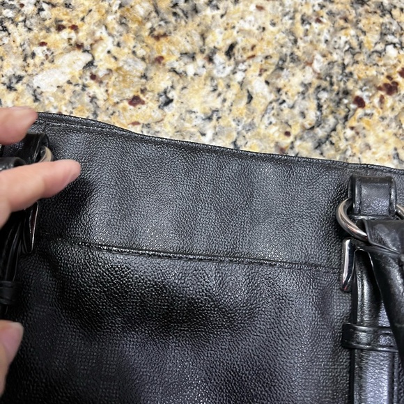 Michael Kors Black Tote Bag with Structured Design - Picture 4 of 7